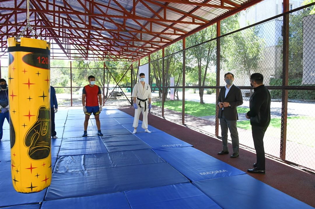 Ashyq alańqaıdaǵy jattyǵý zaly