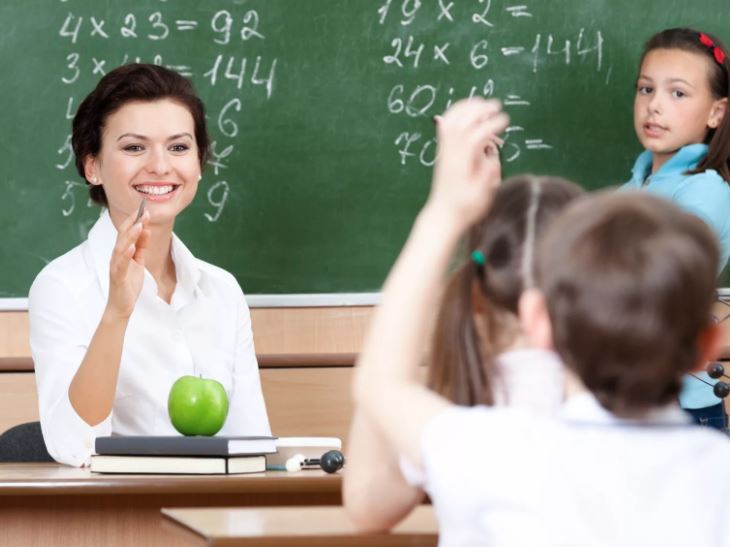 Muǵalimderdiń jalaqysy kóbeıedi - Prezıdent