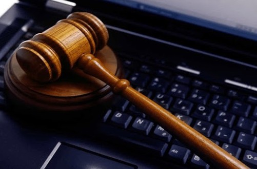 Atyraýda shetel azamatynan 500 myń teńge bopsalaǵandar ustaldy