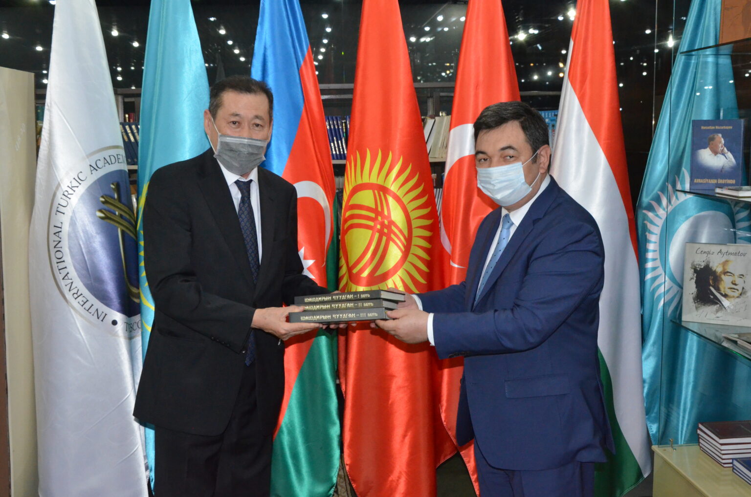 Túrki akademııasy “Jamıǵ at-taýarıh” kitabyn mońǵol tilinde shyǵardy