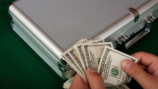 Tanysynyń úıinen 14 200 AQSh dollaryn urlaǵan atyraýlyq ustaldy