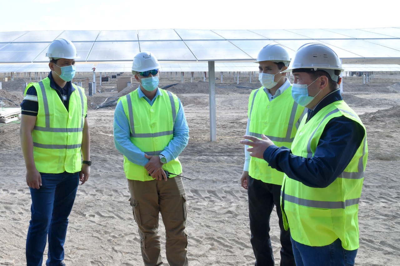 M. Áıtenov kún elektr stansııasynyń qurylys barysymen tanysty