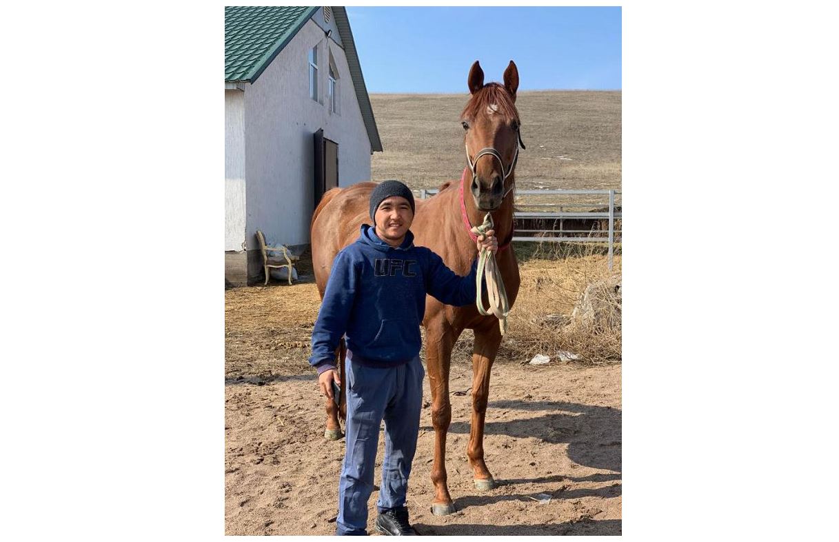 Jeti jasynda júırik júgendegen