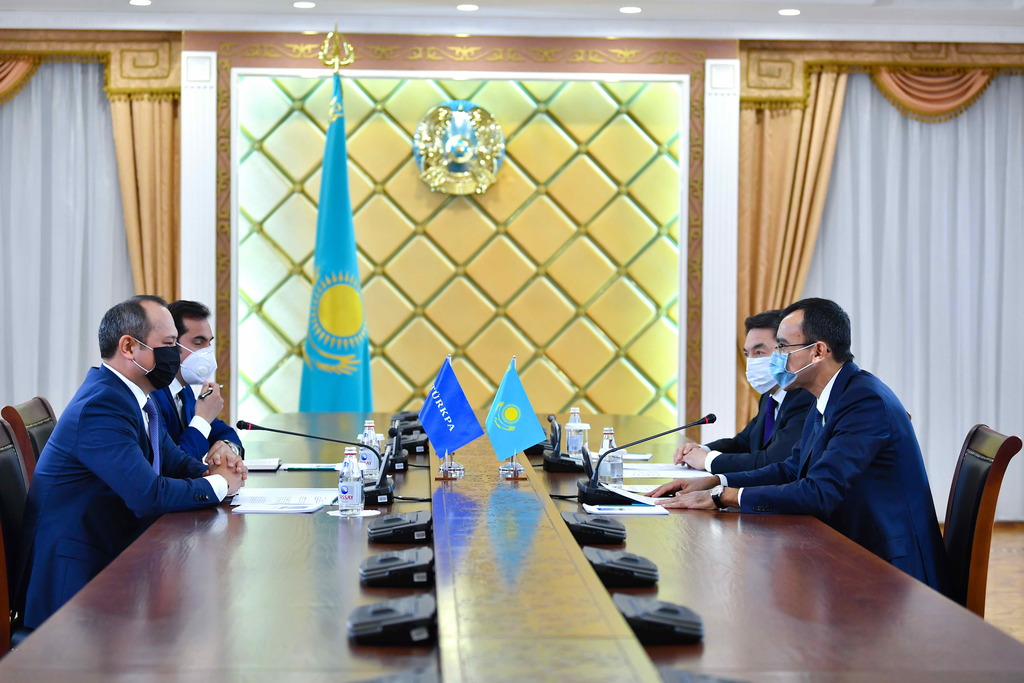 Túrkitildes elderdiń parlamentshileri mereıtoılyq kezdesýge ázirlenýde