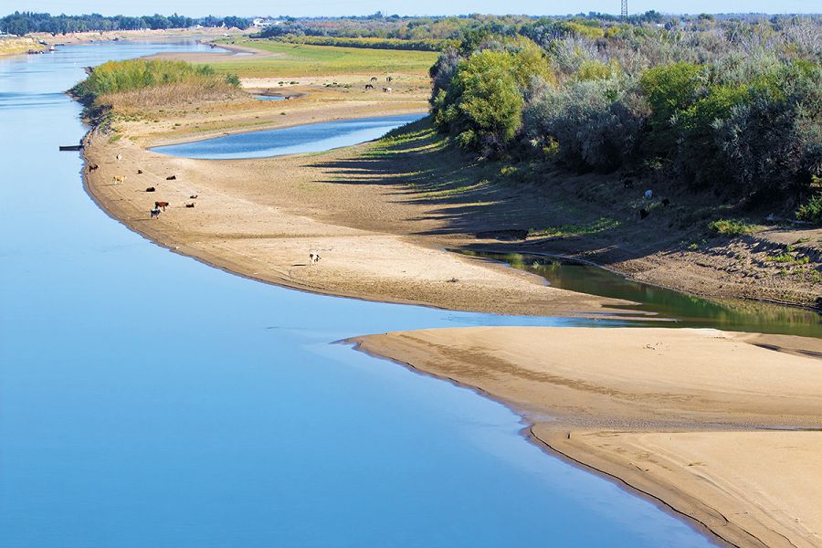 Jaıyqtyń jaǵany urar tolqyny joq