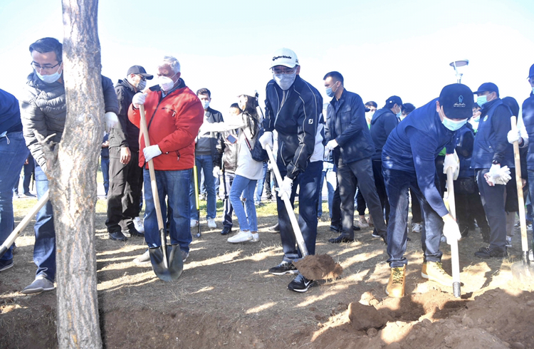 Máýlen Áshimbaev “World cleanup Day" aksııasyna qatysty