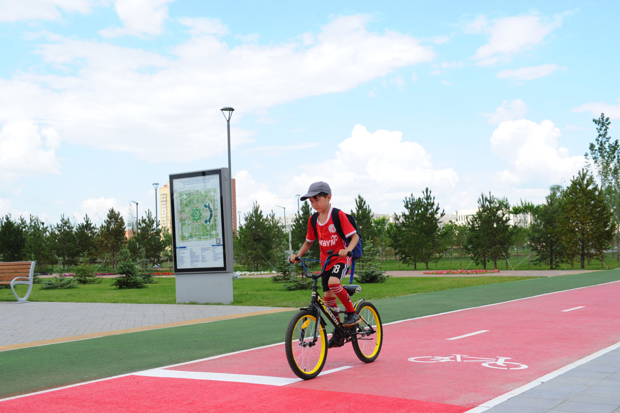 Nur-Sultanda qandaı jerlerde velosıpedpen serýendeýge bolady?