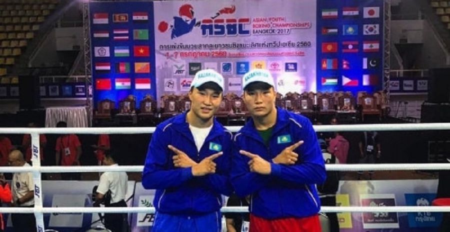 Bir chempıonatta top jarǵan aǵaıyndylar