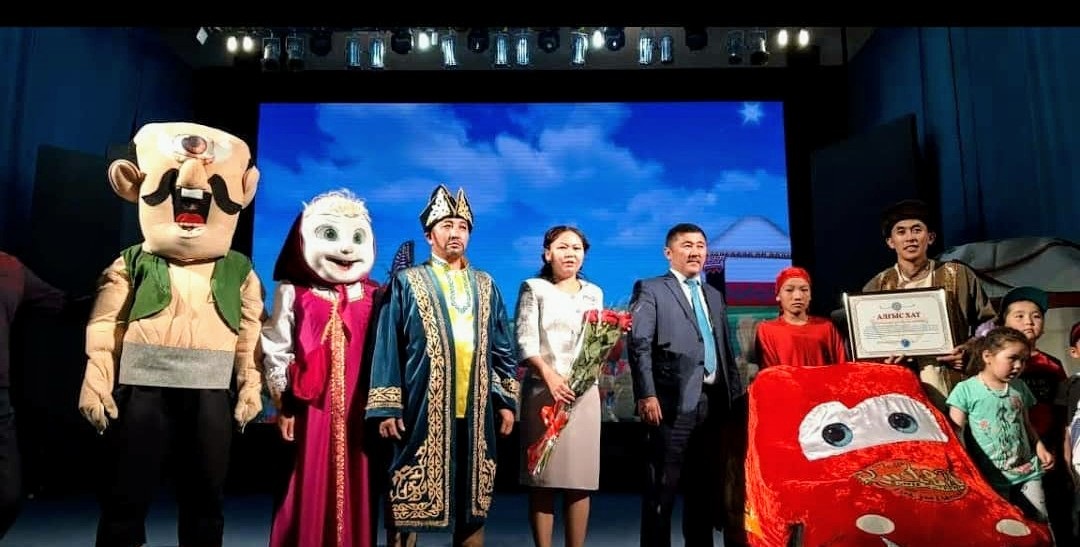 Aýyldaǵy teatr kishkentaı kórermenderin qýantýǵa asyǵady