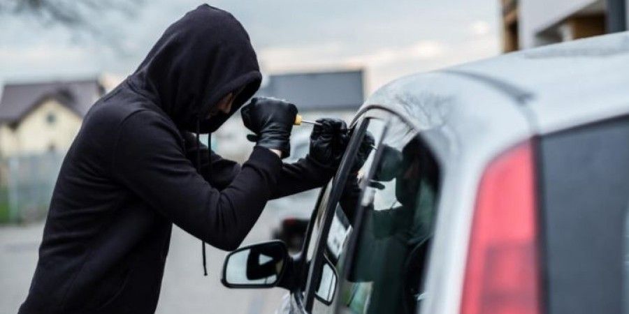 Qaraǵandy oblysynda urlanǵan kólik órtenip ketti