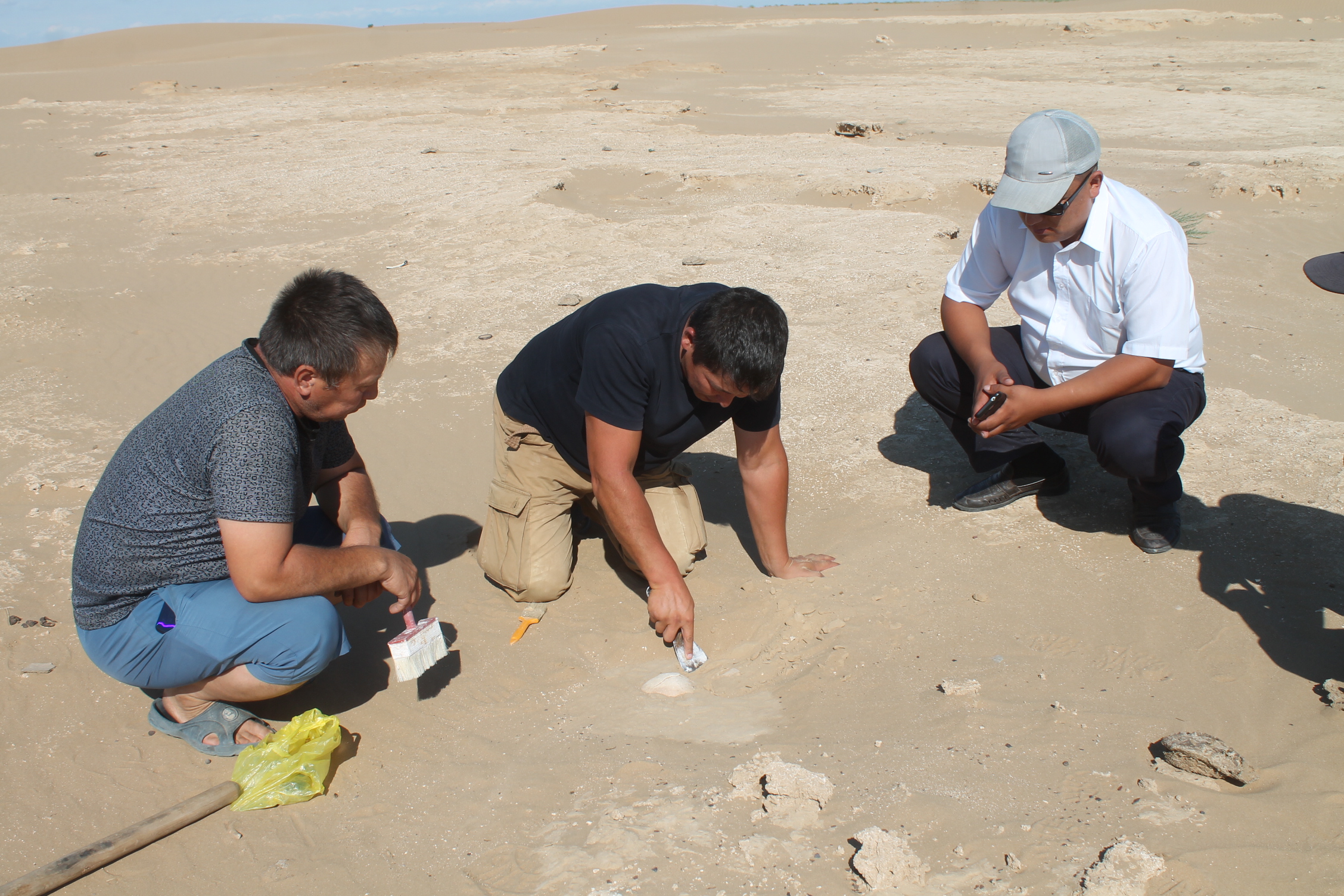 Qumdaǵy turaq qazanda qazylady