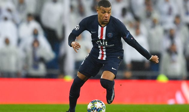 Mbappege kóz tigip otyr