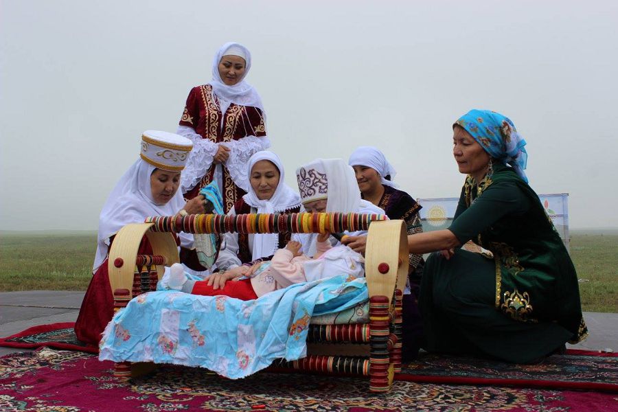 Kindik sheshe hám kisi minezi