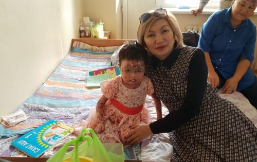 Sırek kezdesetin aýrýmen aýyratyn balalar kómekke muqtaj