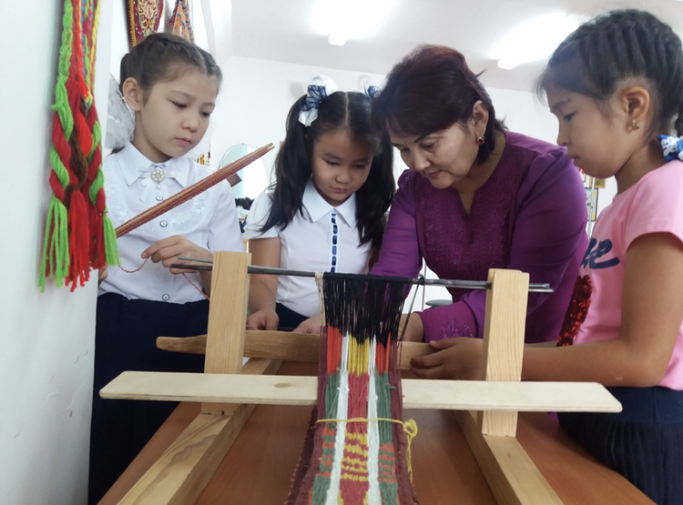 “Bilim salasyna qosqan úlesi úshin” tósbelgisin alýǵa 659 ótinish túsken