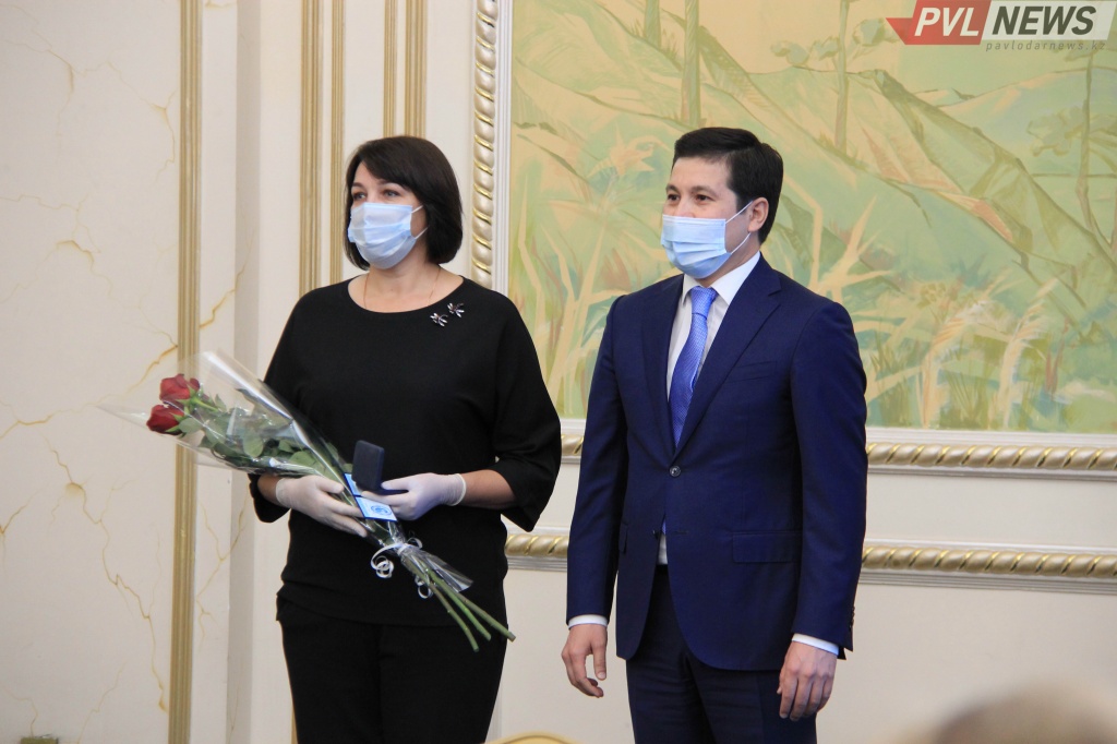 Pavlodar oblysynyń ákimi úzdik muǵalimderdi marapattady