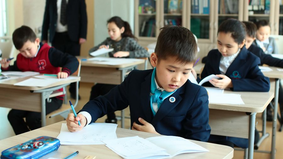 Almatyda 7 oqýshy koronavırýs juqtyrdy