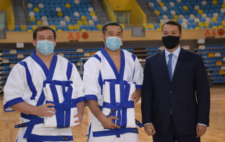 Qazaq kuresi qaýymdastyǵynyń birinshi vıse-prezıdenti Qazaqstan quramasynyń múshelerimen kezdesti