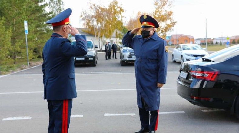 Turǵymbaev ýchaskelik polısııa pýnktinde aýyl ákimderimen kezdesti