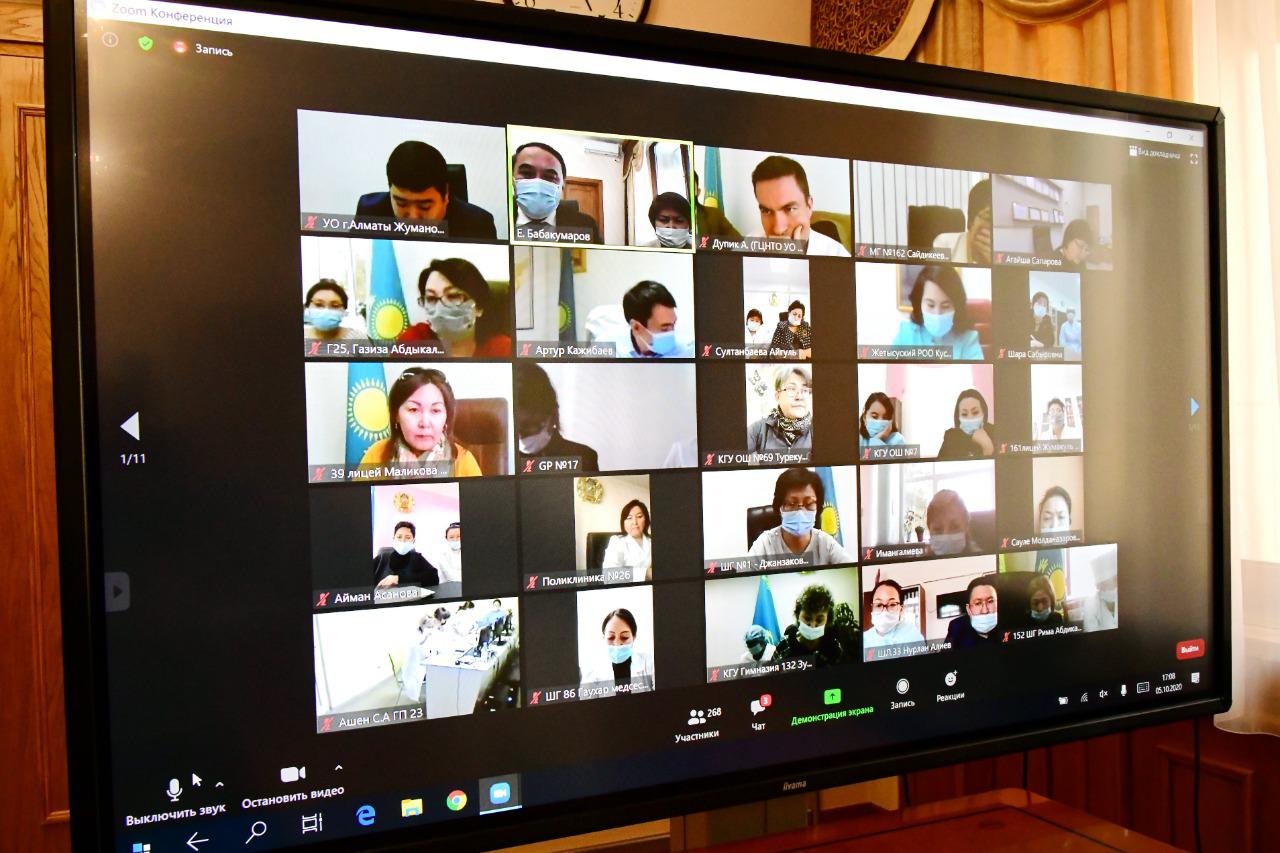 Erjan Babaqumarov mektep dırektorlarymen keńes ótkizdi