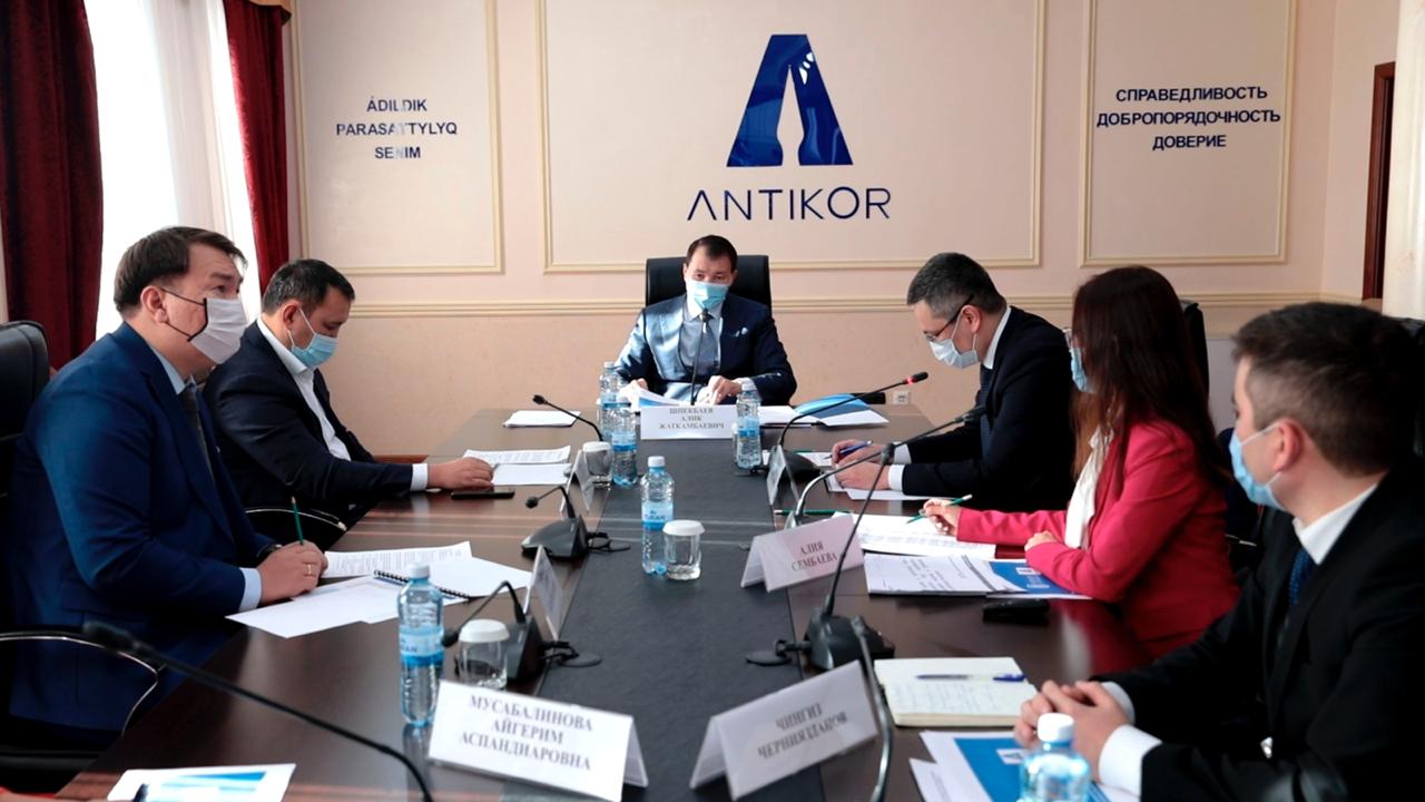 Antikor búkil álemdegi otandas ǵalymdarymyzdyń basyn biriktirdi