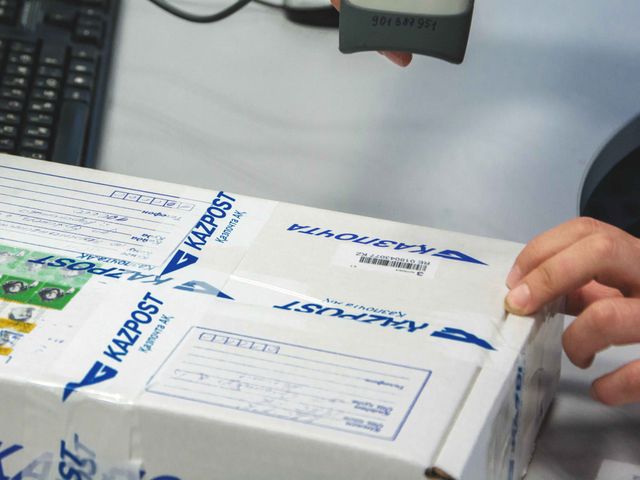 Bir súıinip, bir kúıinesiń...