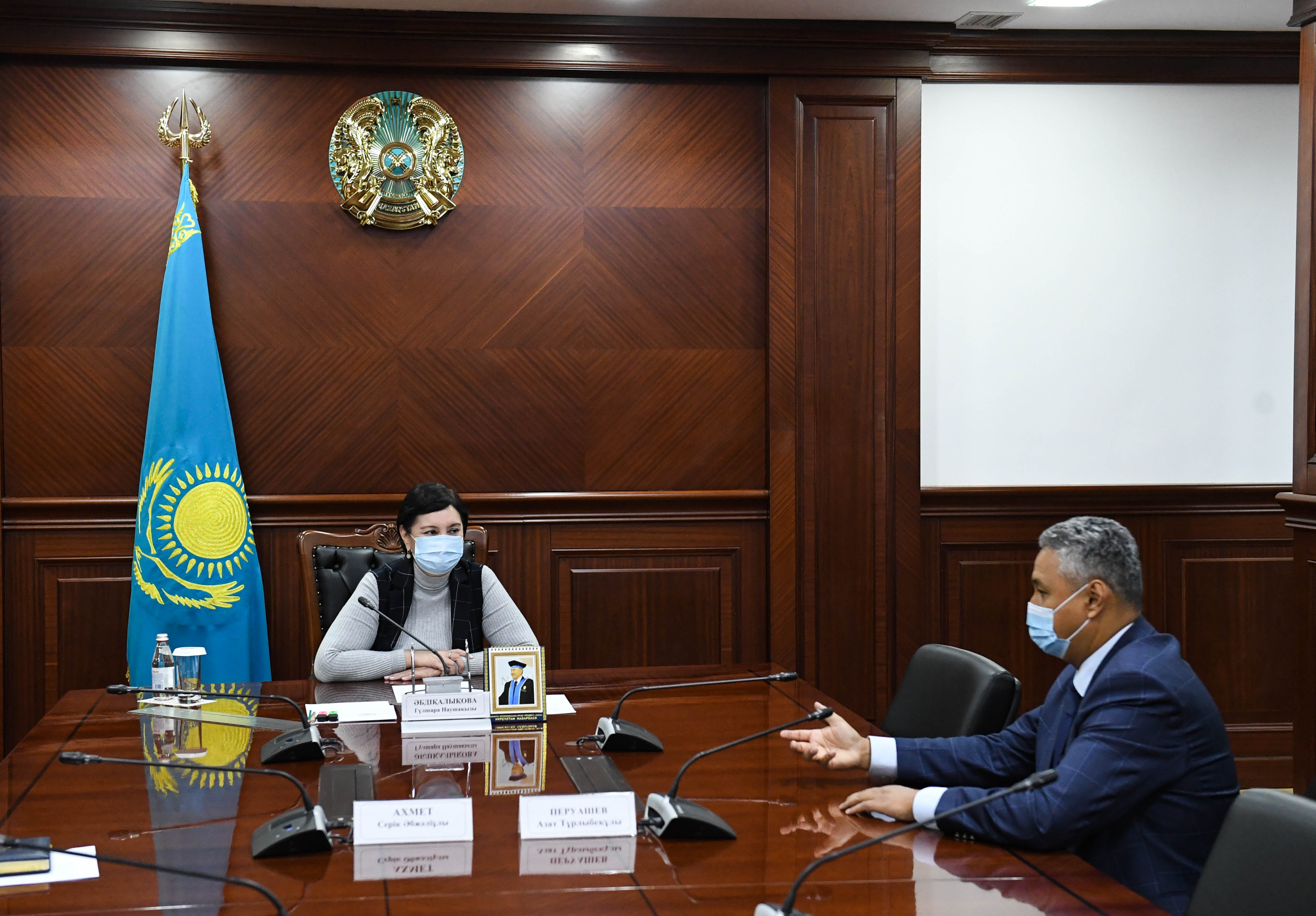 Gúlshara Ábdiqalyqova "Aq jol" demokratııalyq partııasynyń ókilderimen kezdesti