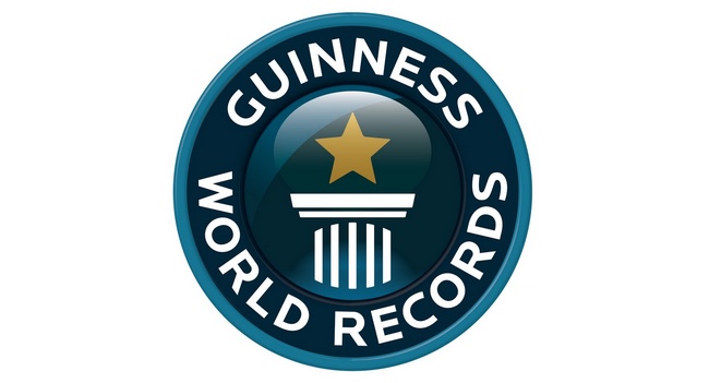Álemdegi eń uzyn aıaǵy bar qyz Gınnestiń rekordtar kitabyna endi