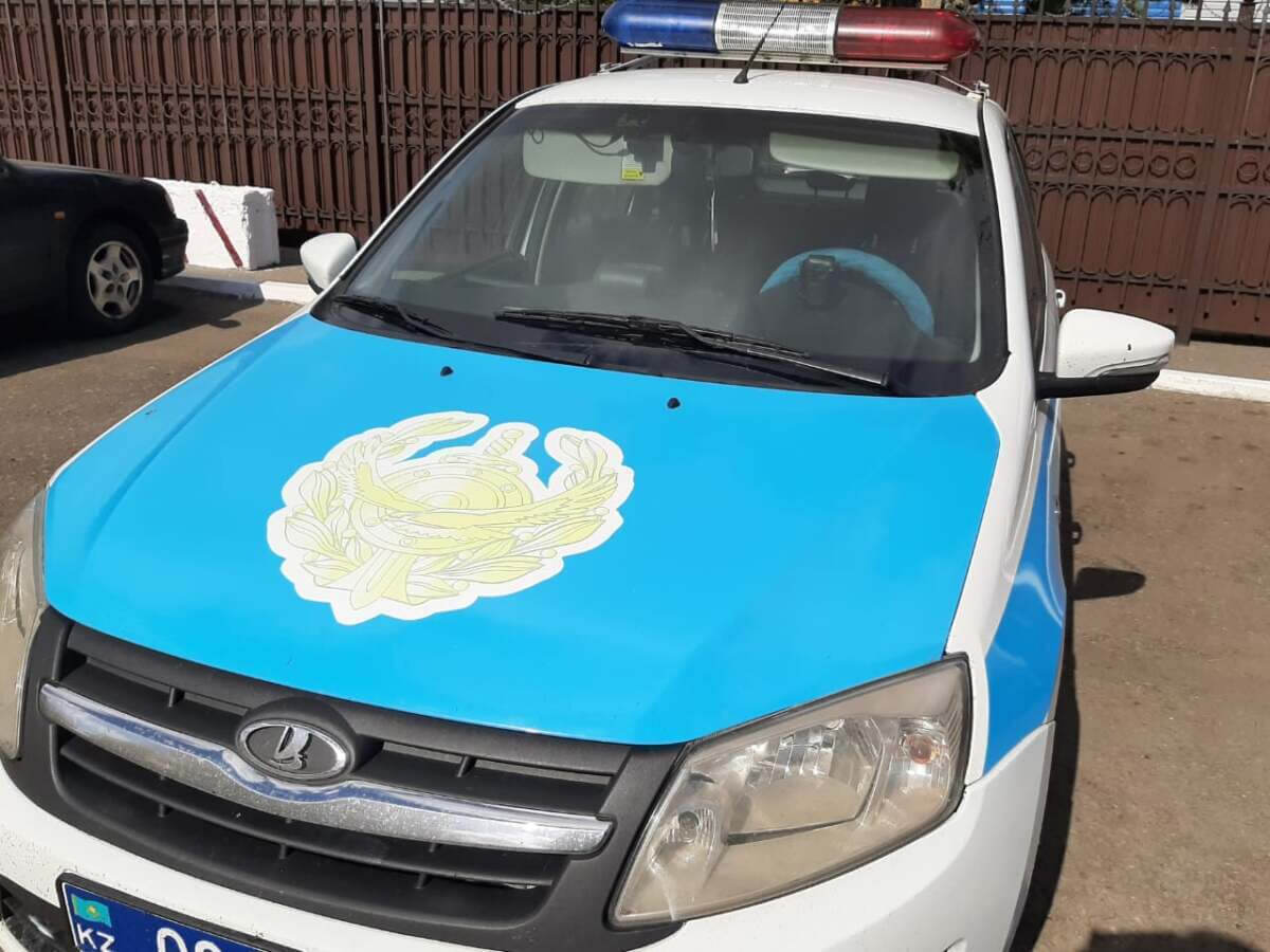 Aqtóbede esirtki paıdalanyp, kólik aıdaǵan júrgizýshi ustaldy