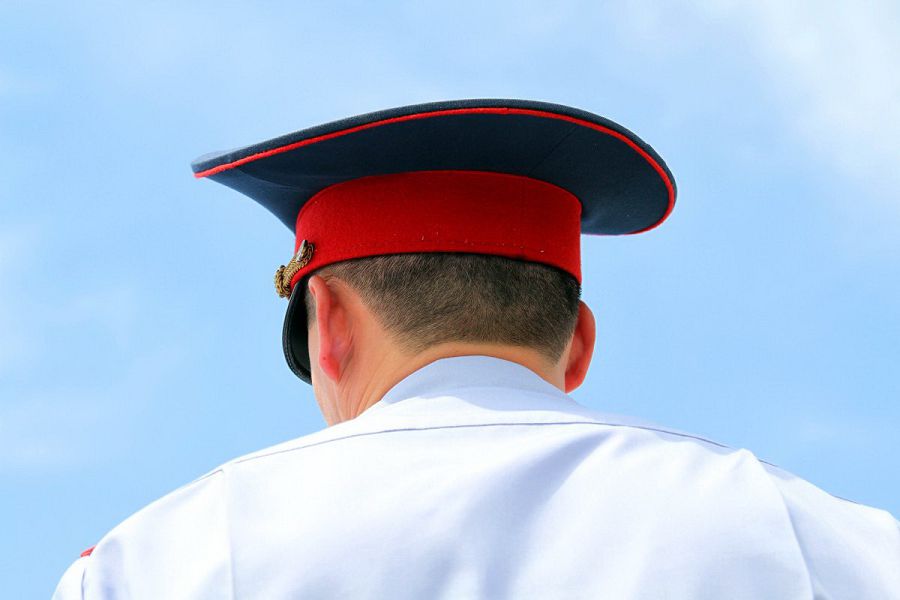 Ádildik izdegen polıseı áleýmettik jelige shyqty