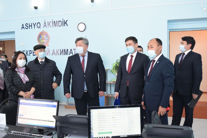 Atyraýdyń Qurmanǵazy aýdanynda "Ashyq ákimdik" keńsesi ashyldy