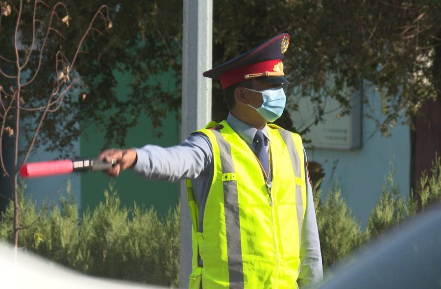 Polıseı kóp, senimge selkeý túsirmegen