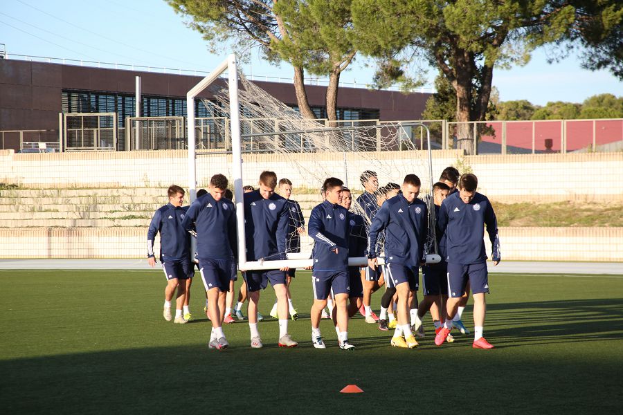 Jeńilisten kóz ashpaǵan jastar quramasy