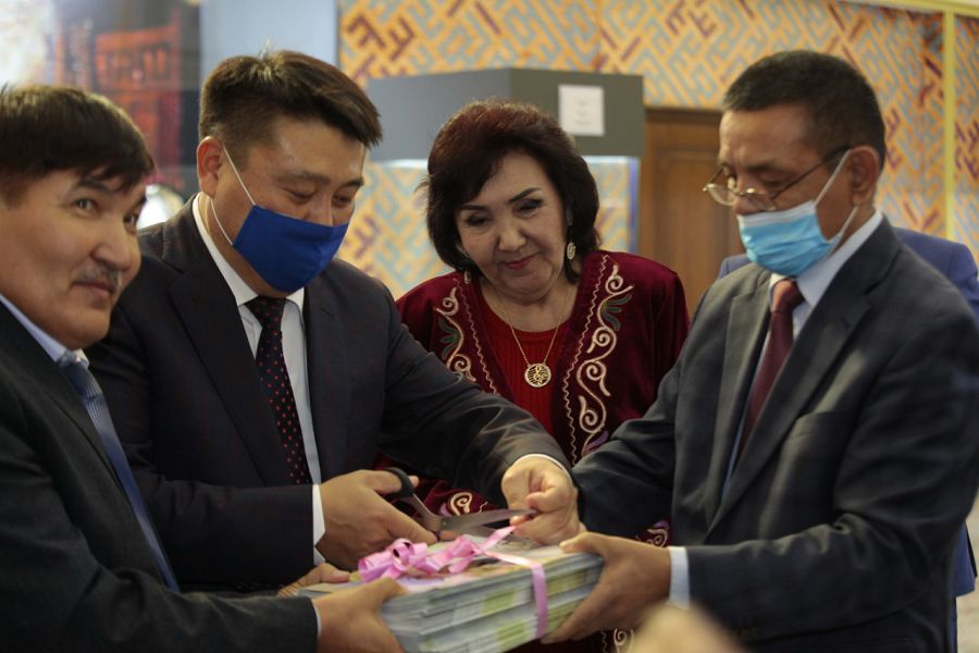 «Tanymal ánniń tarıhy» kitabynyń tusaýy kesildi