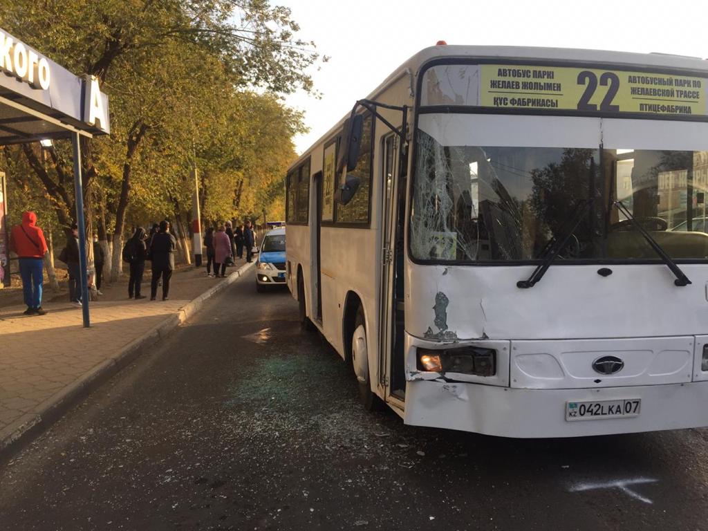 Oralda eki avtobýs soqtyǵysty