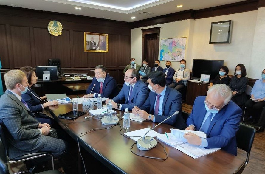 Jemqorlyqqa qarsy birigip kúresedi