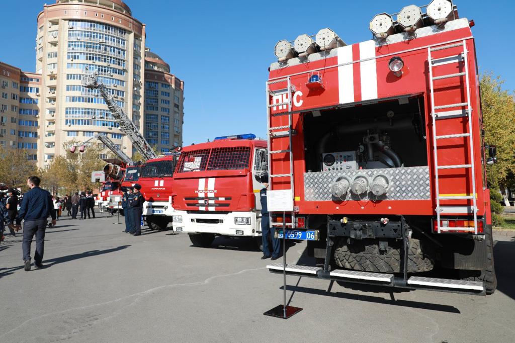 Atyraýda qutqarýshylarǵa 8 arnaıy kólik berildi