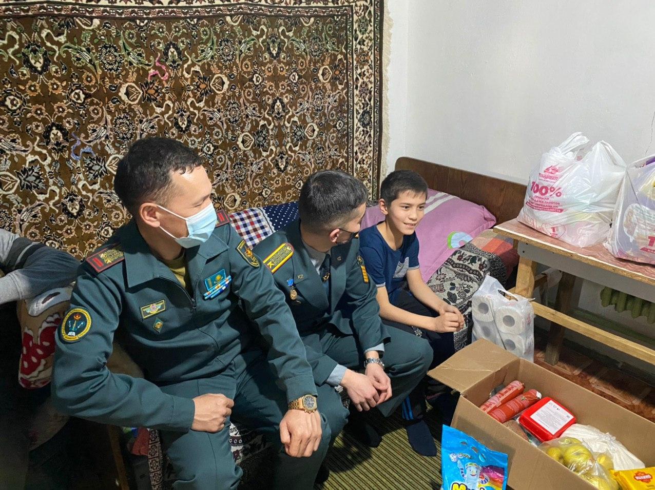 Áskerı ınstıtýt kýrsanttary "Biz birgemiz" aksııasyna úles qosty