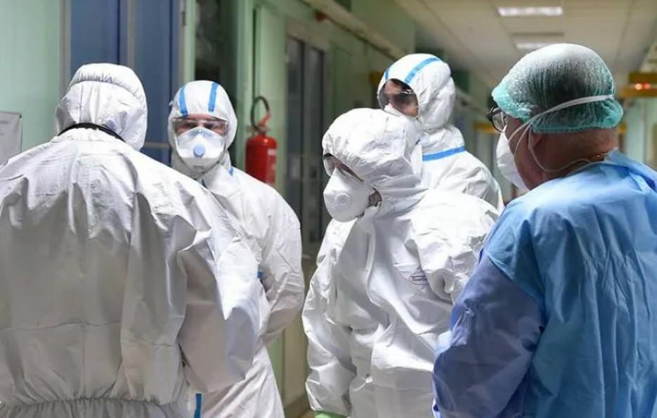 7,7 myńǵa jýyq medısına qyzmetkeri tólem aldy