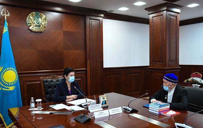 Gúlshara Ábdiqalyqova óner qaıratkerin mereıtoıymen quttyqtady