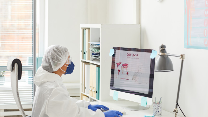 Koronavırýs juqtyrǵan 101 adamnyń jaǵdaıy nashar