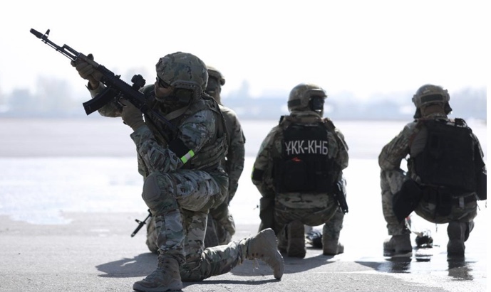 UQK terrorızmge qarsy oqý-jattyǵý ótkizdi