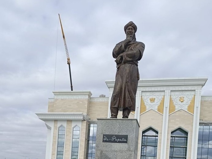 Túrkistanda Ábý Nasyr Ál-Farabıdiń eńseli eskertkishi ashyldy