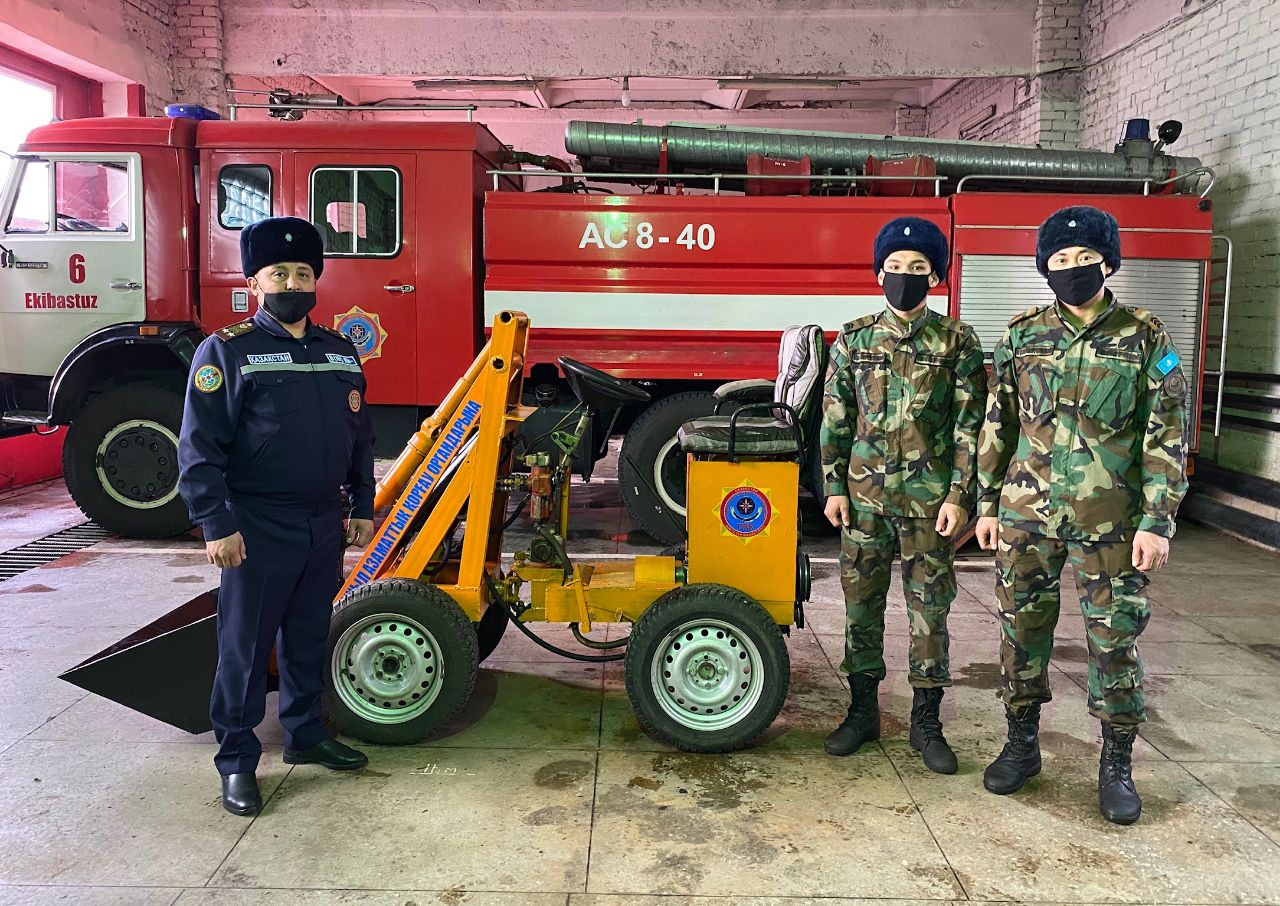 Ekibastuzdyq órt sóndirýshiler shaǵyn traktor qurastyryp shyǵardy