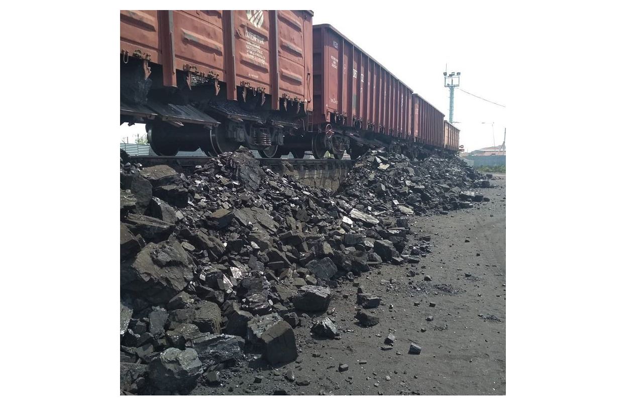 Qudyqsaı aýyly kómir tasyp aldy