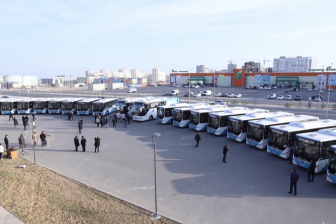 Mańǵystaýdyń shalǵaı aýyldaryna 2 jyljymaly medısına kesheni tabystaldy