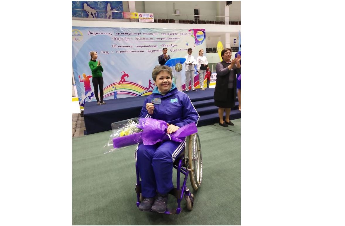 Jaryq dúnıeniń jaqsylyǵyn ǵana kóredi