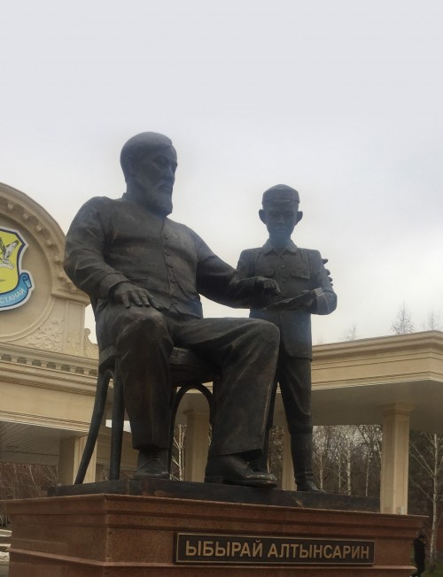 Qostanaıda Ybyraı Altynsarın eskertkishi ashyldy