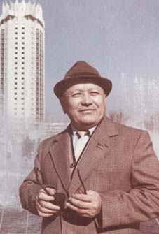 Kerýen jyldar syńǵyry: Kórnekti jýrnalıst-jazýshy, zerdeli zertteýshi-ǵalym, belgili qoǵam qaıratkeri Sapar Baıjanov haqynda esse-syr