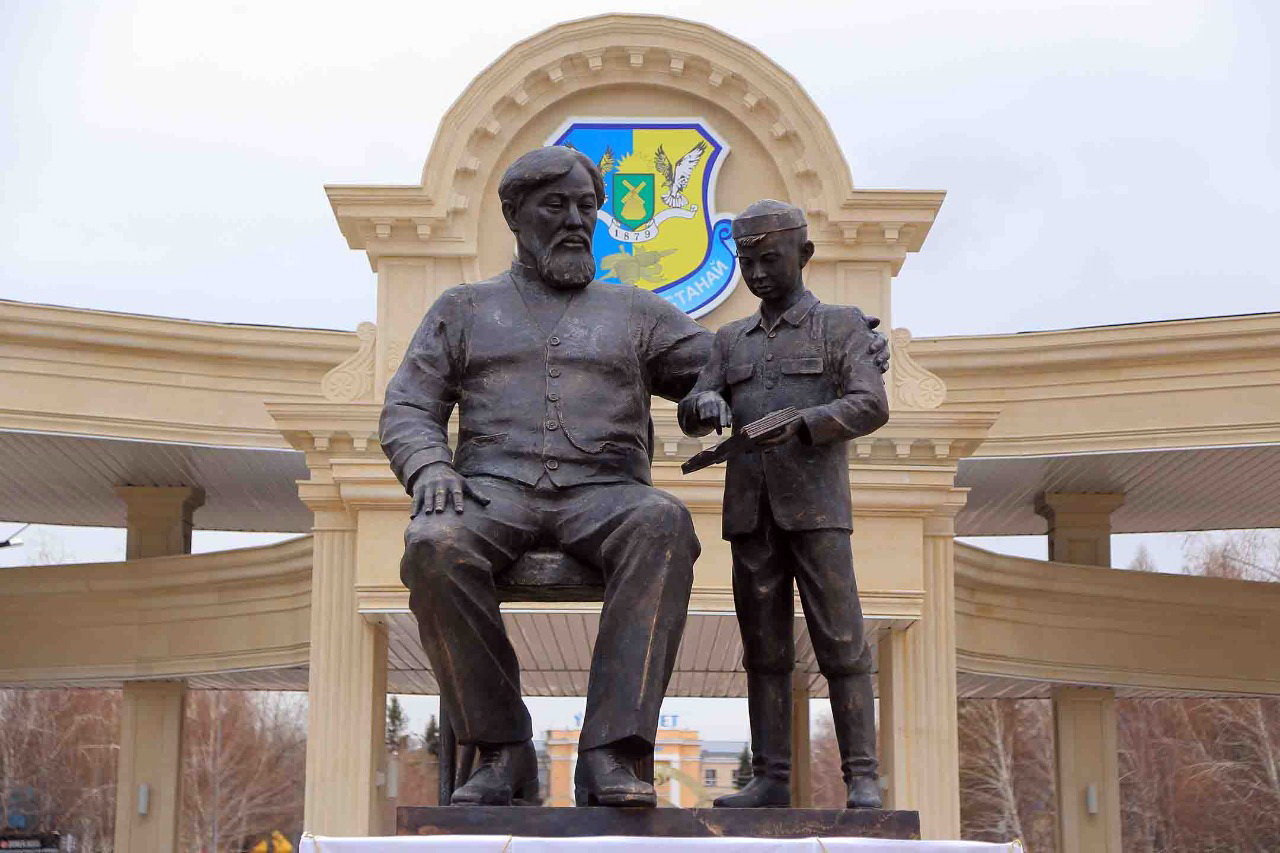 Ybyraı Altynsarın eskertkishi ashyldy